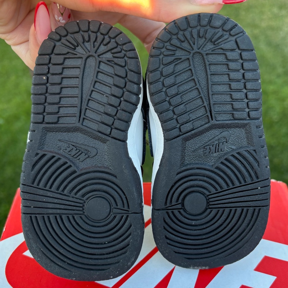 Nike Panda Dunks - Picture 8 of 8
